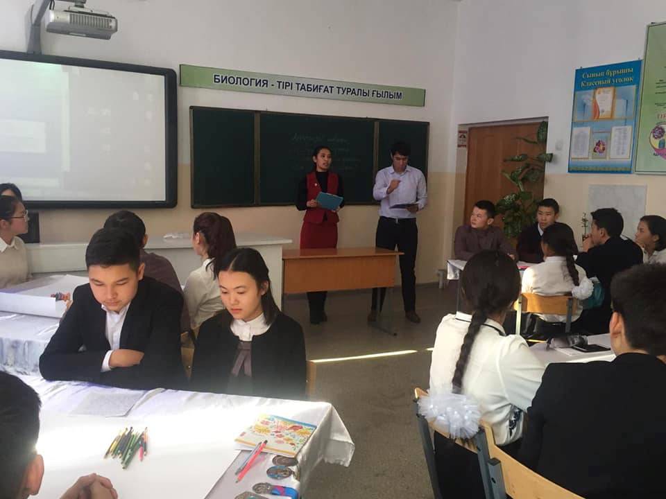 "Арыстандай айбатты, Жолбарыстай қайратты,Мен жастарға сенемін" "Арыстандай айбатты, Жолбарыстай қайратты,Мен жастарға сенемін"