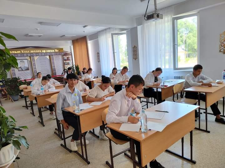 11 сынып түлектерінің кезекті емтиханы өз дәрежесінде өтіп жатыр